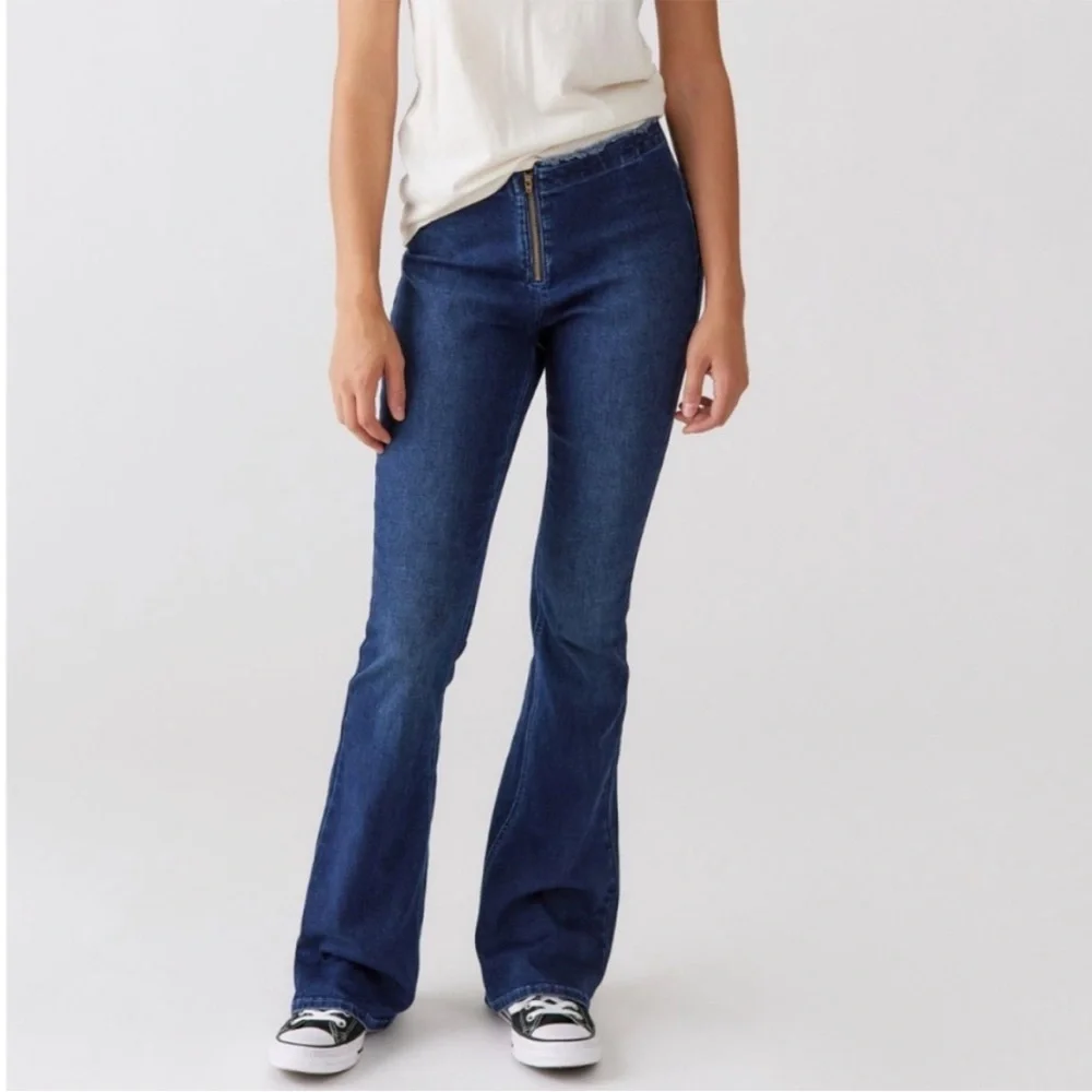 Urban Outfitters BDG Iona Y2K Zip Flare Jeans Size‎ 32